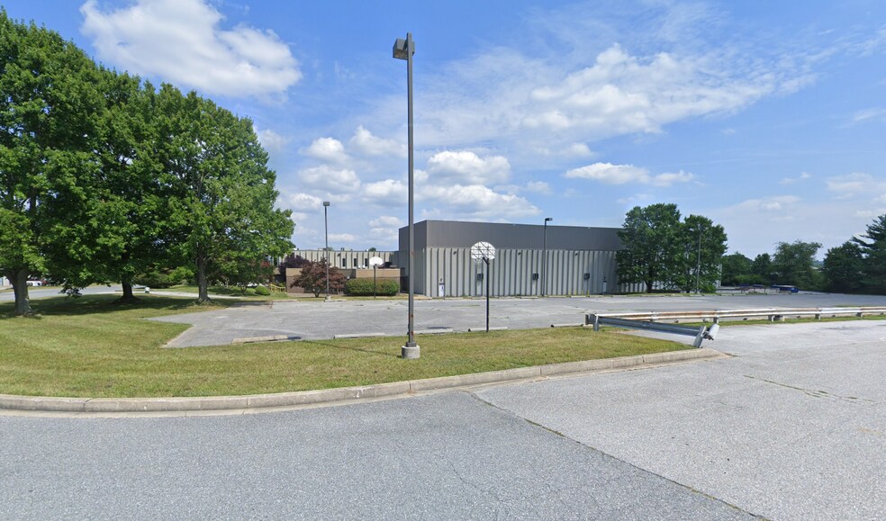 151 Airport Dr, Westminster, MD à vendre - Photo du bâtiment - Image 3 de 6