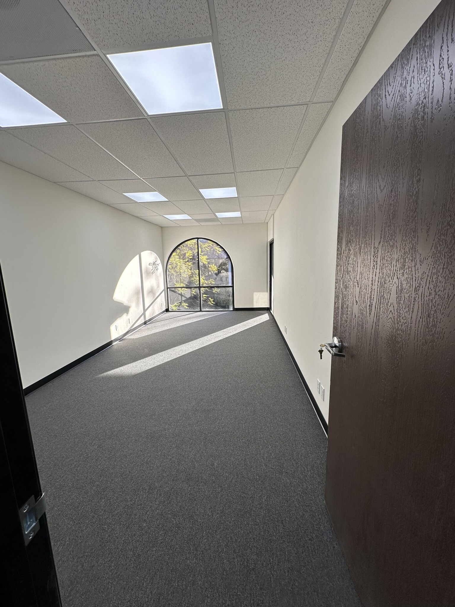 5700 Corsa Ave, Westlake Village, CA for lease Interior Photo- Image 1 of 3