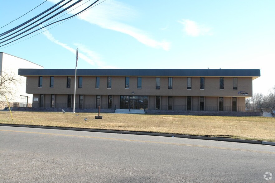 333 Cedar Ave, Middlesex, NJ à louer - Photo du bâtiment - Image 2 de 8