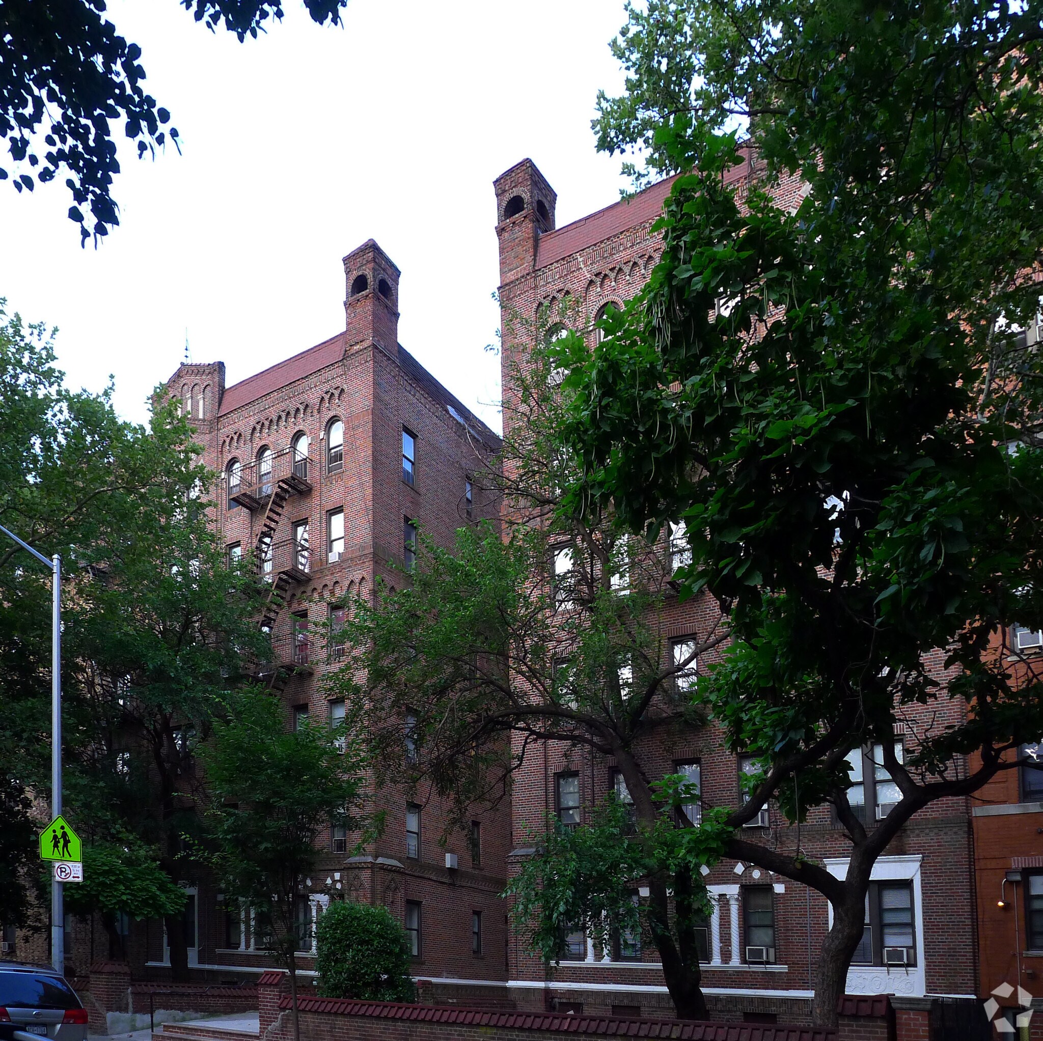 320 Ocean Pky, Brooklyn, NY for sale Primary Photo- Image 1 of 4