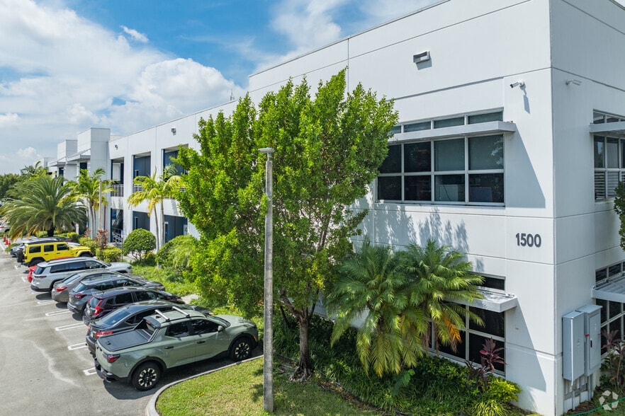 1500 NW 89th Ct, Doral, FL for lease - Building Photo - Image 3 of 18