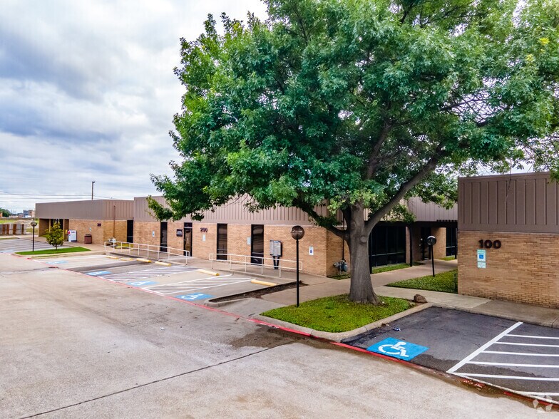520 Central Pky E, Plano, TX à louer - Photo du bâtiment - Image 2 de 7