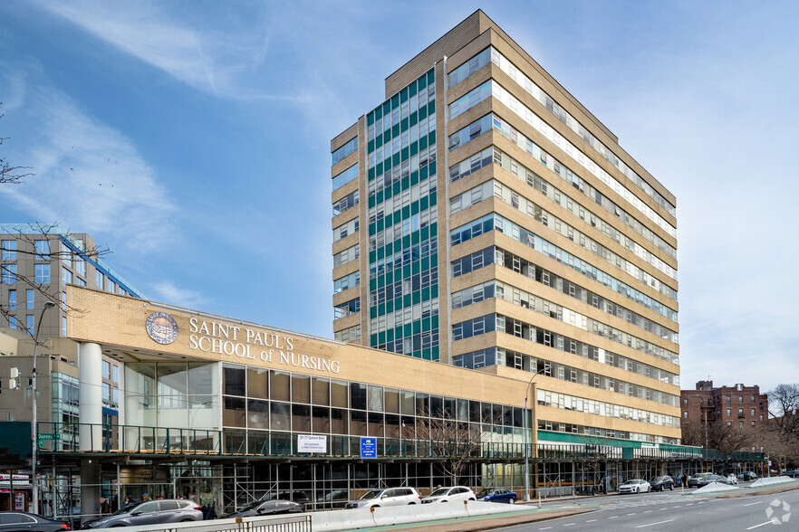 97-77 Queens Blvd, Rego Park, NY for lease - Building Photo - Image 2 of 13