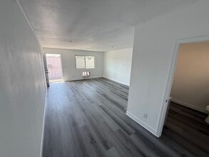 1022-28 Broadway, El Cajon, CA à louer Photo intérieure- Image 1 de 3