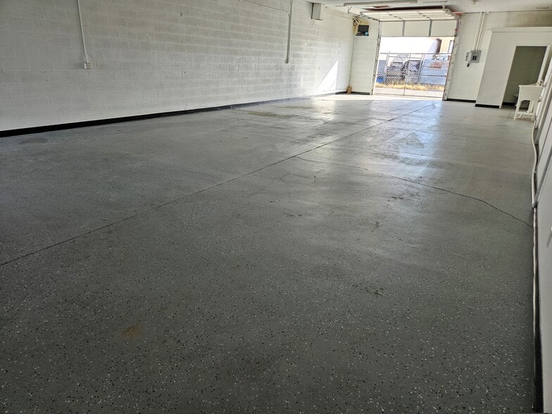 2064 Plaza Dr, Bullhead City, AZ for lease - Building Photo - Image 2 of 17