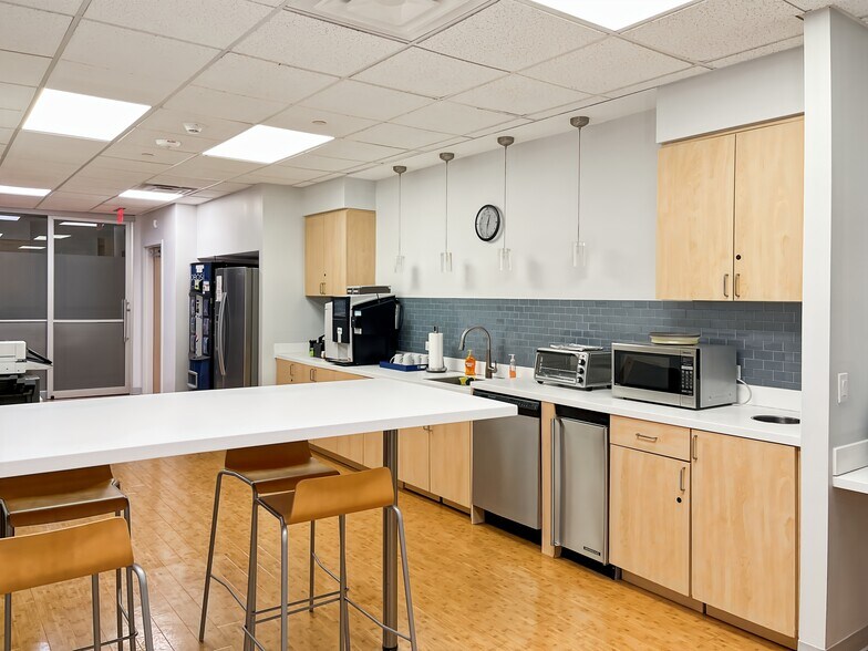 150 Motor Pkwy, Hauppauge, NY à louer - Photo intérieure - Image 2 de 15