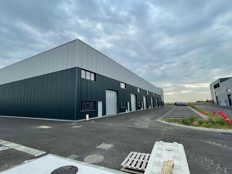 Flex in Le Mesnil-Amelot for lease - Building Photo - Image 1 of 8