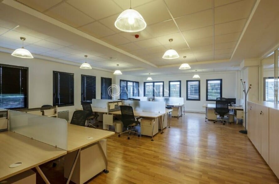 Office in Vitry-sur-Seine for sale - Interior Photo - Image 2 of 10