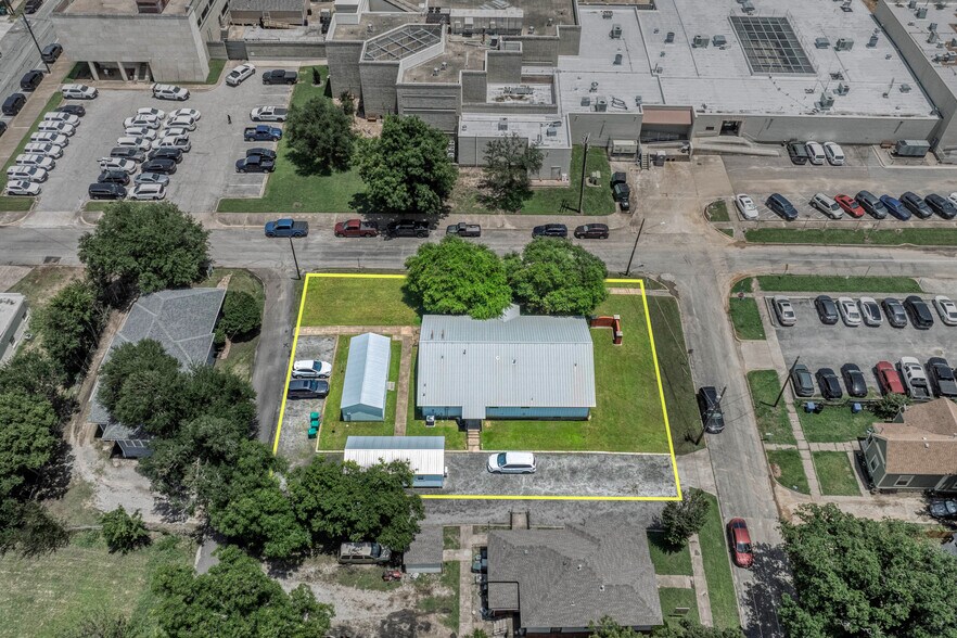 220 S Elm St, Sherman, TX à vendre - Photo du bâtiment - Image 2 de 18