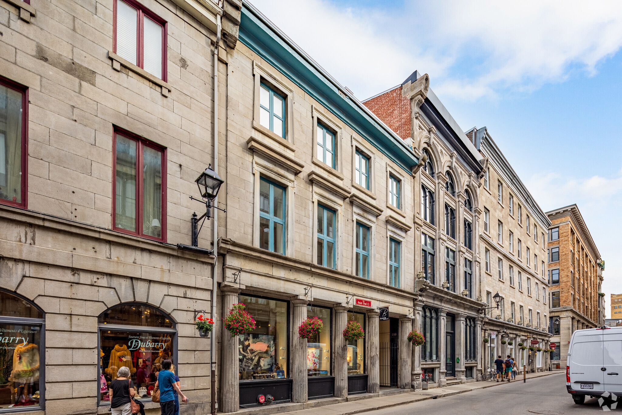 216-218 Rue Saint-Paul O, Montréal, QC for sale Primary Photo- Image 1 of 1