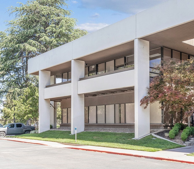 1515 River Park Dr, Sacramento, CA à louer - Photo du bâtiment - Image 2 de 2