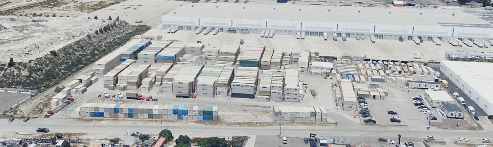 2010 Stonehurst Dr, Rialto, CA à louer - Photo du bâtiment - Image 3 de 8