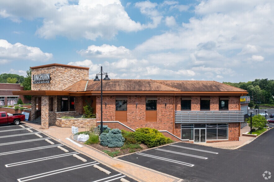 817 Old York Rd, Jenkintown, PA for lease - Building Photo - Image 2 of 8
