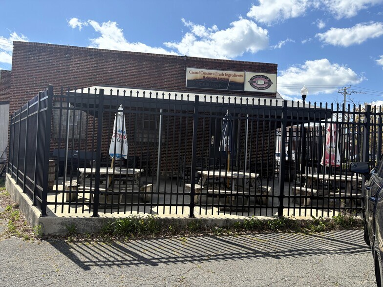 1401 Sulphur Spring Rd, Arbutus, MD à vendre - Photo du bâtiment - Image 2 de 14