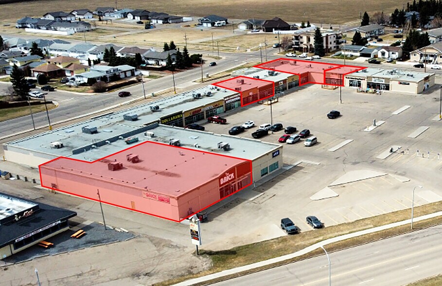 5341 50 Ave, Vegreville, AB à louer - Photo du bâtiment - Image 2 de 17