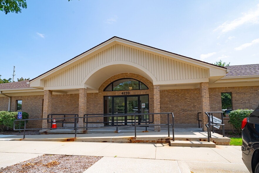 4139 W Walton Blvd, Waterford, MI for sale - Building Photo - Image 1 of 8