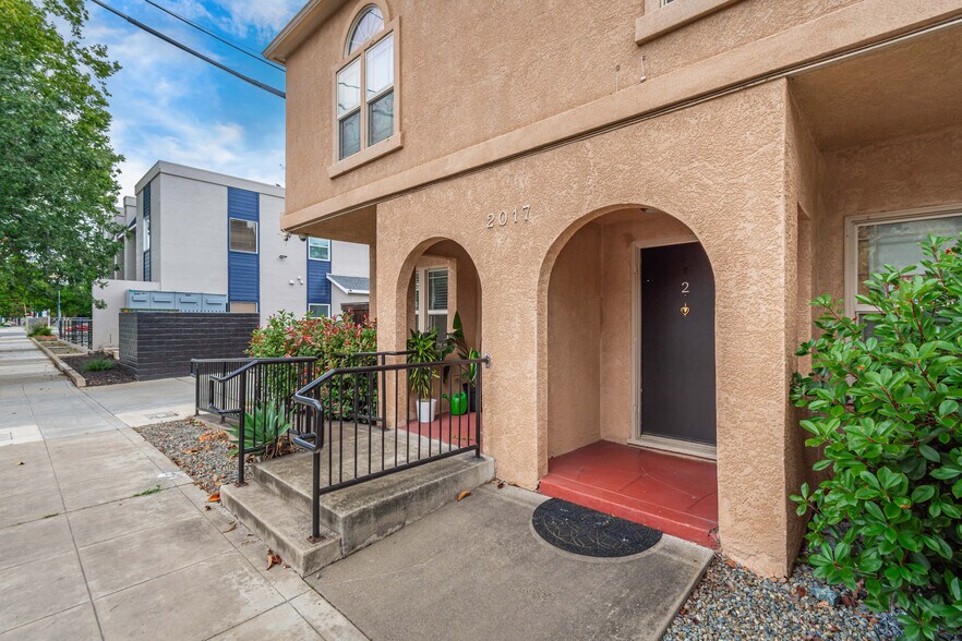 2017 30th St, Sacramento, CA à vendre - Photo du bâtiment - Image 3 de 22