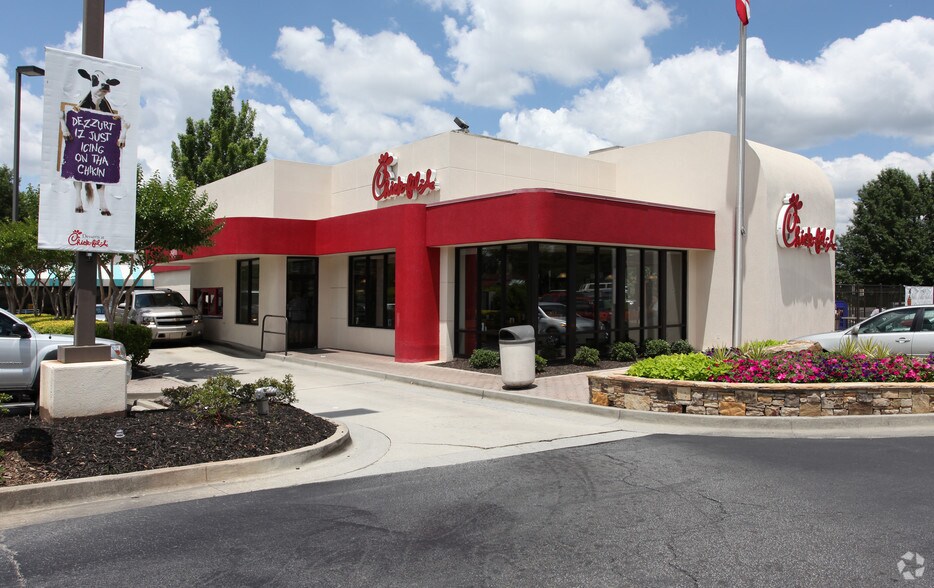 4801-4805 Lawrenceville Hwy NW, Lilburn, GA for lease - Building Photo - Image 1 of 6