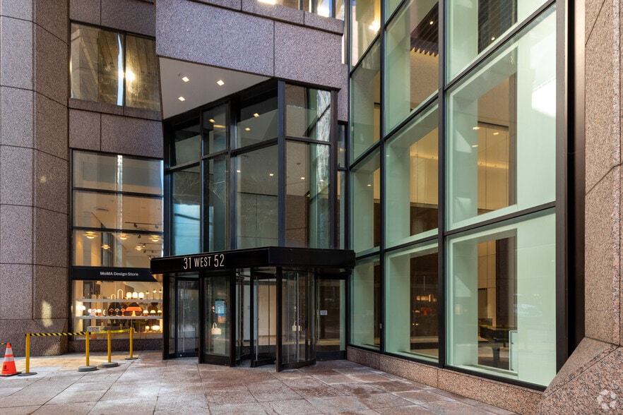 31 W 52nd St, New York, NY for lease - Building Photo - Image 2 of 3