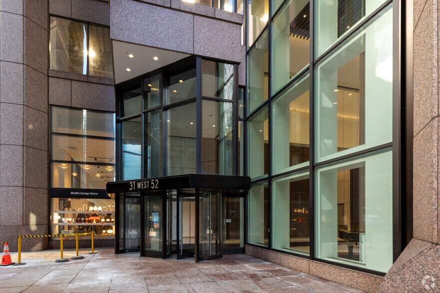 31 W 52nd St, New York, NY à louer - Photo du bâtiment - Image 2 de 3
