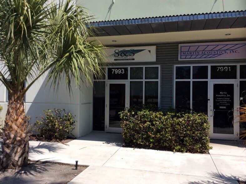 7983-7997 SW Jack James Dr, Stuart, FL à vendre - Photo du bâtiment - Image 3 de 12