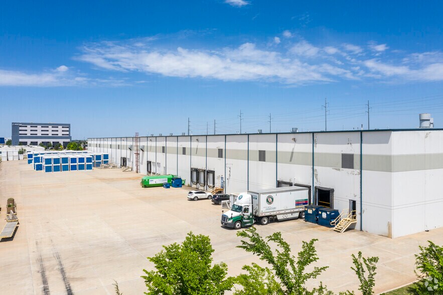 6601 S Air Depot Blvd, Oklahoma City, OK à louer - Photo du bâtiment - Image 3 de 8