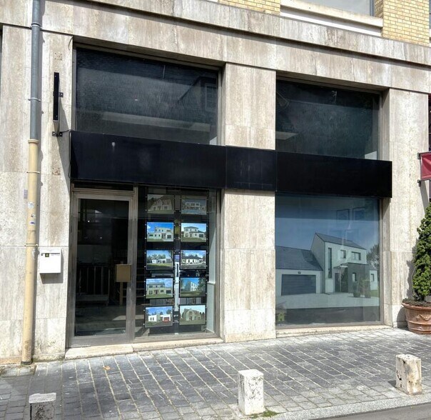 Commerce de détail dans Chartres à louer - Photo du bâtiment - Image 1 de 13