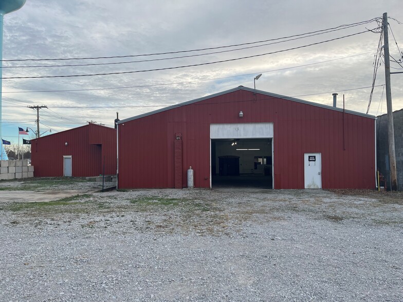 204 E Third St, Brookston, IN for lease - Building Photo - Image 2 of 11