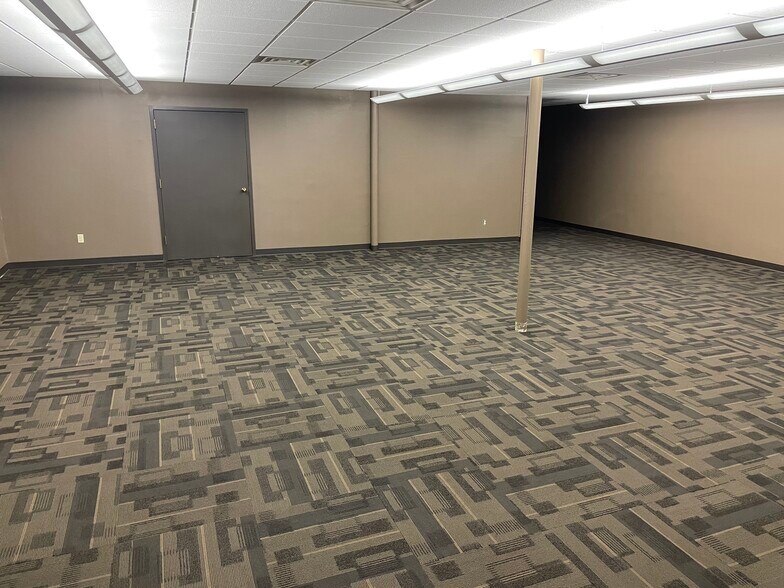 205-209 Main Ave E, West Fargo, ND for lease - Building Photo - Image 2 of 7