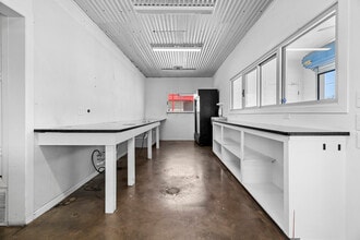 207 N Henderson Blvd, Kilgore, TX for lease Interior Photo- Image 2 of 28