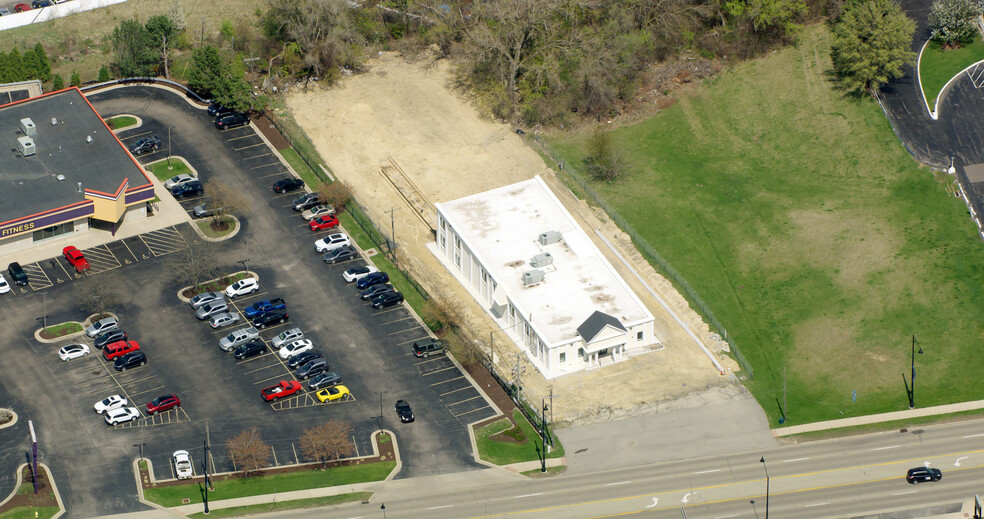 4312 E State St, Rockford, IL for lease - Primary Photo - Image 1 of 3