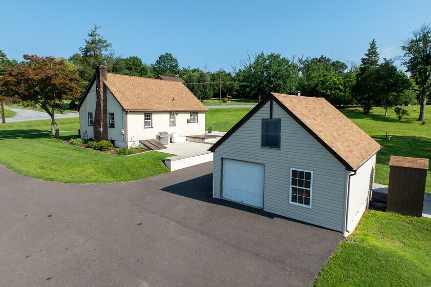 131 Squirrel Hollow Rd, Douglassville, PA à vendre - Photo du bâtiment - Image 3 de 9