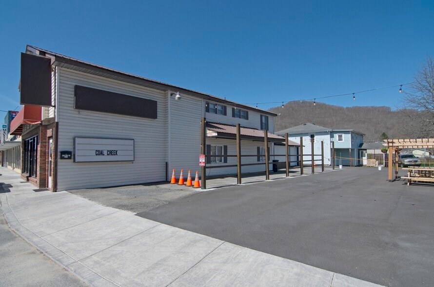 449 Main St, Rainelle, WV à vendre - Photo du bâtiment - Image 2 de 67