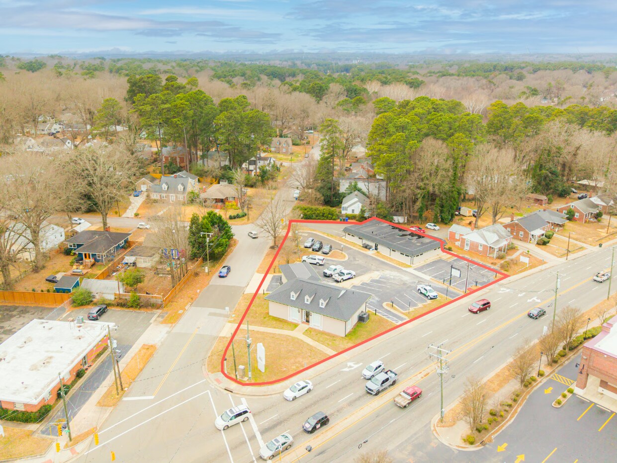 2117 & 2121 Guess Road portefeuille de 2 propriétés à vendre sur LoopNet.ca Photo du bâtiment- Image 1 de 26