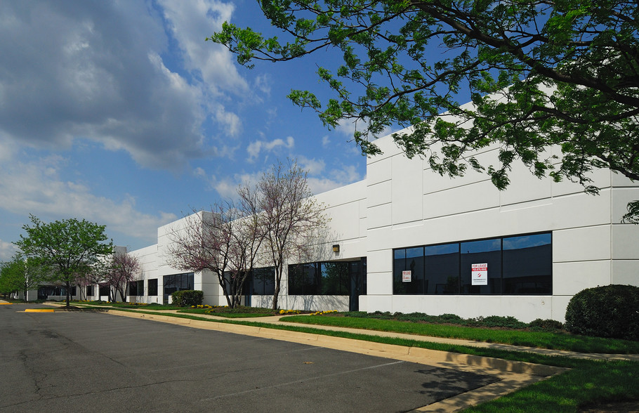 4115 Pleasant Valley Rd, Chantilly, VA for lease - Primary Photo - Image 1 of 3