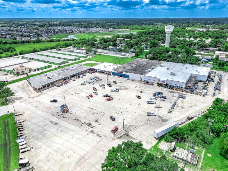 1200-1232 FM 1462 Rd, Alvin, TX for lease - Building Photo - Image 2 of 11