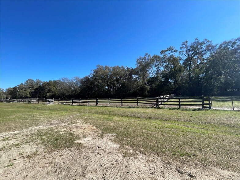 16525 SW 5th Pl, Newberry, FL à vendre - Photo du bâtiment - Image 2 de 18