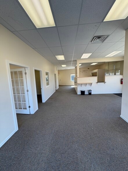 4440 N Prospect Ave, Peoria Heights, IL for lease - Building Photo - Image 3 of 6