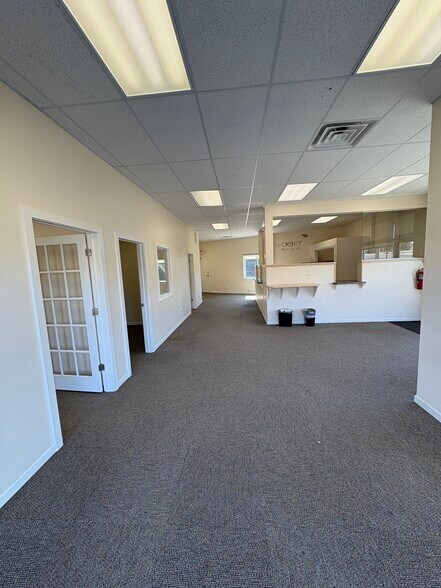 4440 N Prospect Ave, Peoria Heights, IL à louer - Photo du bâtiment - Image 3 de 6