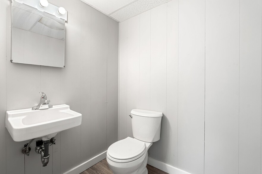 1205 Massachusetts Ave, Arlington, MA for sale - Building Photo - Image 2 of 30