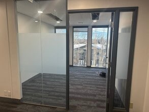 301 14th St NW, Calgary, AB à louer Photo intérieure- Image 2 de 3