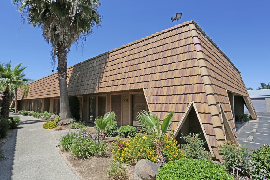 2017 N Gateway Blvd, Fresno, CA for lease - Building Photo - Image 2 of 5