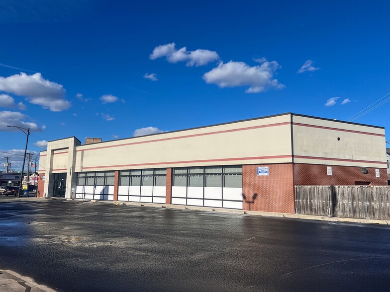 3311 N Pulaski Rd, Chicago, IL for lease - Building Photo - Image 3 of 5