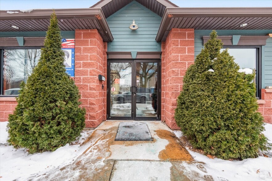 212 Main St, Oneida, NY à vendre - Photo du bâtiment - Image 3 de 57