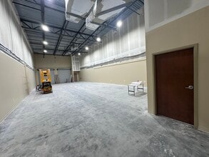 6314 Kingspointe Pky, Orlando, FL for lease Interior Photo- Image 1 of 9