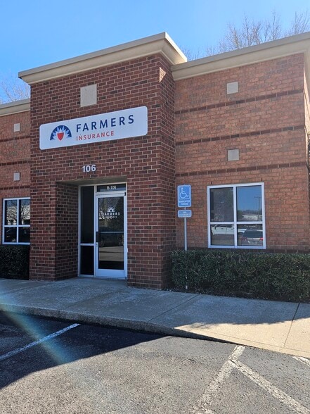 256 Seaboard Ln, Franklin, TN à louer - Photo du bâtiment - Image 2 de 11