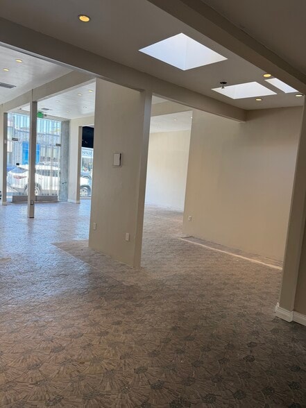 8262 Melrose Ave, Los Angeles, CA for sale - Building Photo - Image 3 of 23