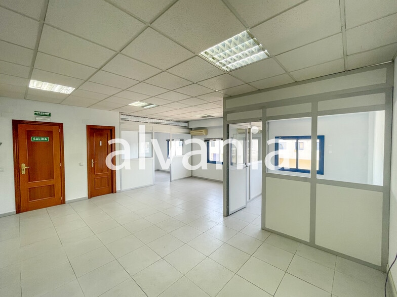 Calle Fisicas, 62, Alcorcón, Madrid for lease - Building Photo - Image 3 of 5