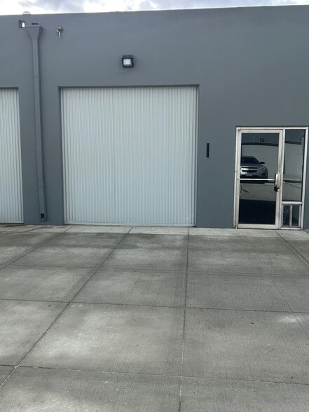 15601 Producer Ln, Huntington Beach, CA for lease - Building Photo - Image 3 of 8