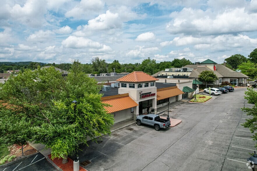 4860-4874 N Broadway St, Knoxville, TN à louer - Photo du bâtiment - Image 3 de 6